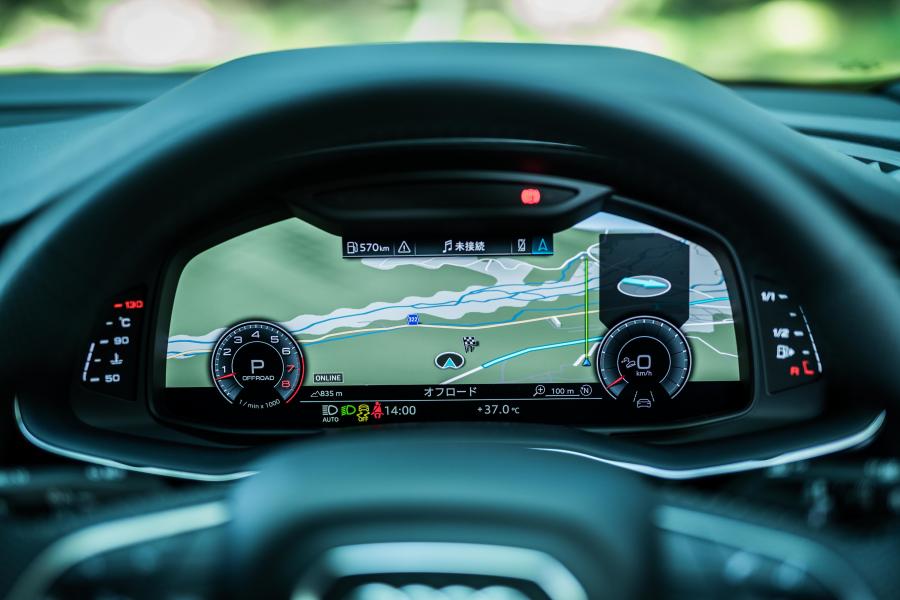Панель приборов Audi Q8 55 TFSI Quattro S-Line 2019 года  (JP) (фото 17 из 37)